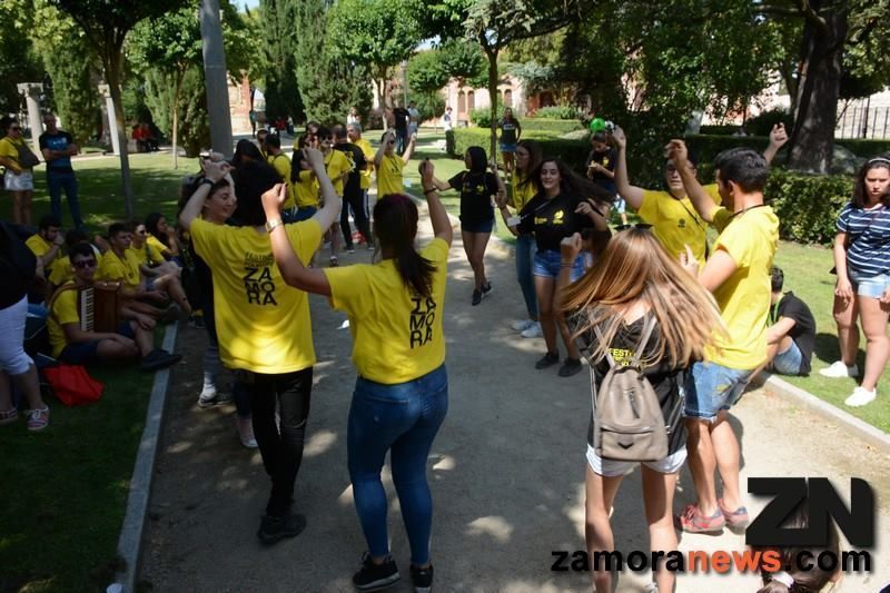 Hoy el vermout se toma en los jardines del Castillo de Zamora