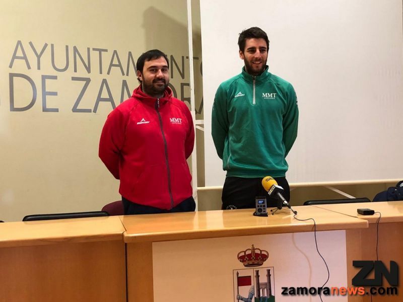 El Balonmano Zamora recibe al BM Torrelavega uno de los equipos más rápidos de la liga al que de momento le lloverán peluches el sábado