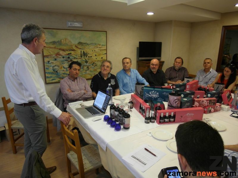 Los Sumilleres zamoranos realizan una cata-degustación de aoves de la almazara Cortijo el Puerto