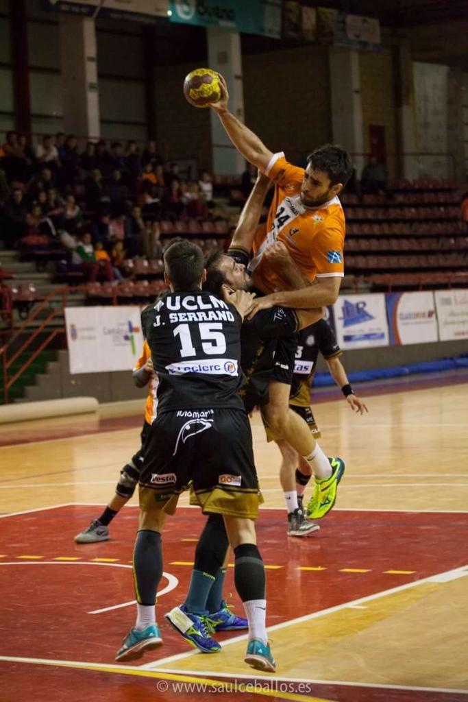 El Balonmano Zamora abre el capitulo nuevos fichajes con Dalmau Huix un lateral y primera linea barcelonés que se suma al equipo pistacho