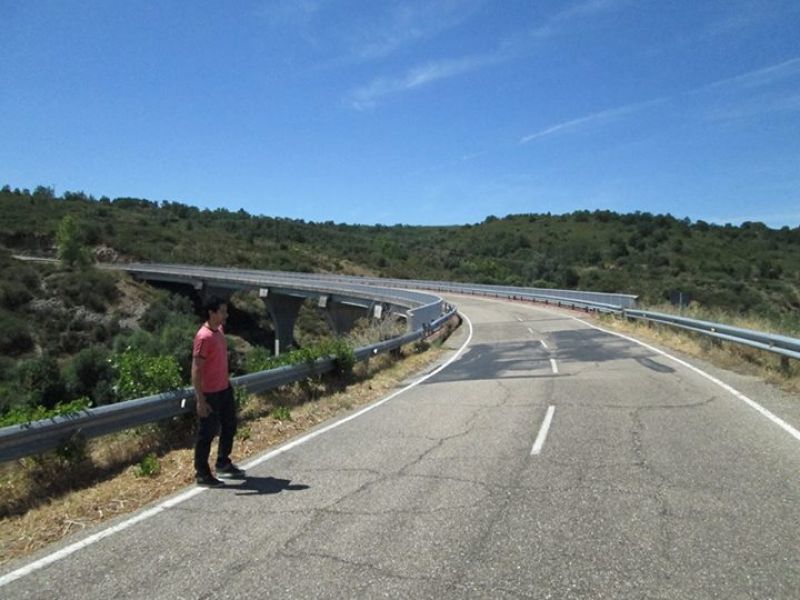 Ismael Aguado comprueba in situ las deficiencias de la carretera comarcal de Videmala