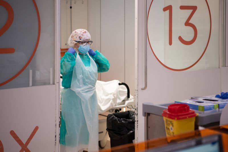 España registra 10.222 casos y 369 muertes en el último día; una bajada generalizada