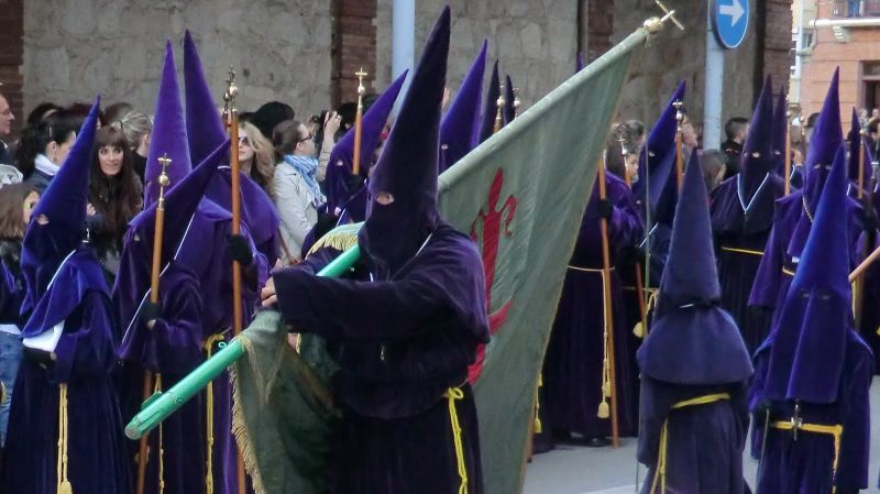 La tarde del Jueves Santo se viste de terciopelo morado. (Foto:elmundoatuspies.es)