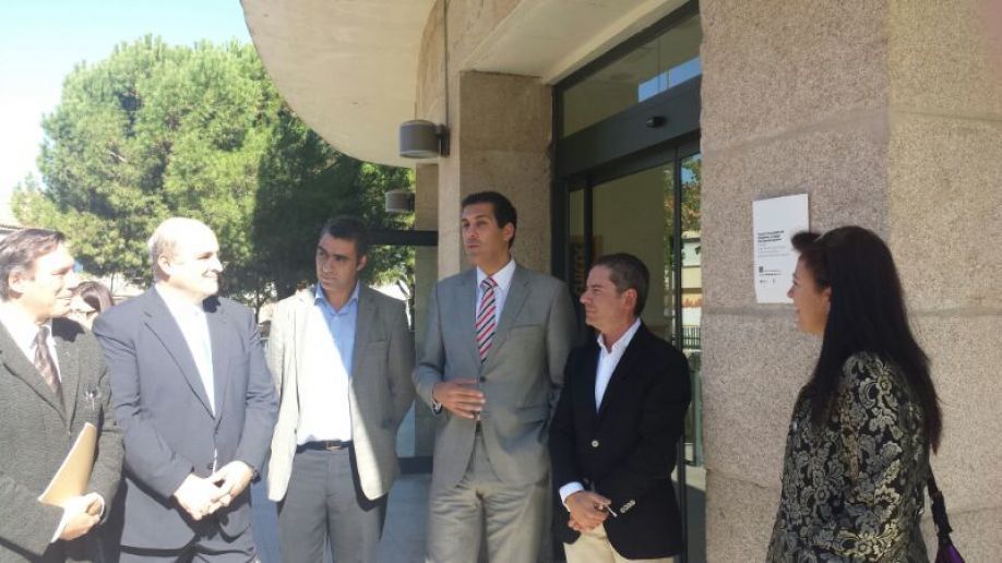 Una placa distingue al inmueble como edificio singular de la arquitectura moderna