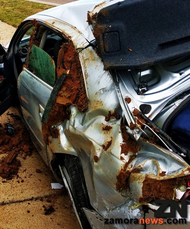Un accidente en la A11 con salida de vía y varias vueltas de campana se salda con un varón herido leve