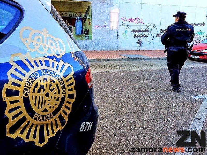 Detenido tras una ardua labor policial y ciudadana un individuo que atracaba esta mañana una peluquería en el barrio de los Bloques