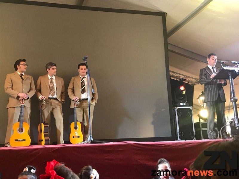 Toro arranca su carnaval con el pregón y la actuación de "Los hombres de Caco"