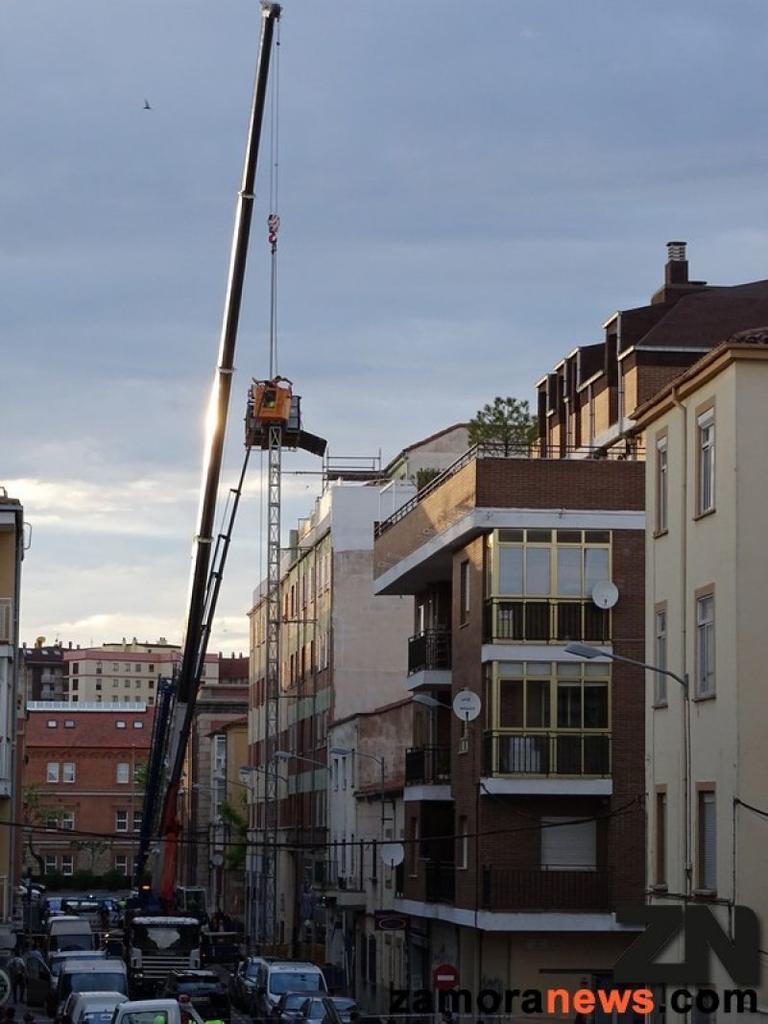 Corte parcial de la Calle Argentina tras el fallo de un elevador a la altura del número 3