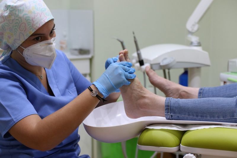 Los centros de fisioterapia y podología han reabierto sus puertas con horas preferenciales para los mayores