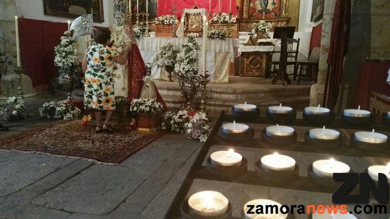 Besamanos a la Virgen de la Concha