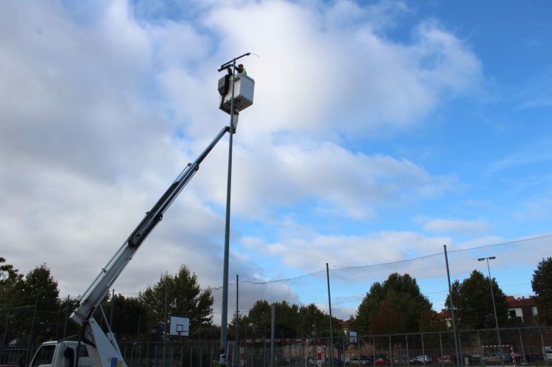 Las obras de renovación de la iluminación a led de 9 pistas deportivas