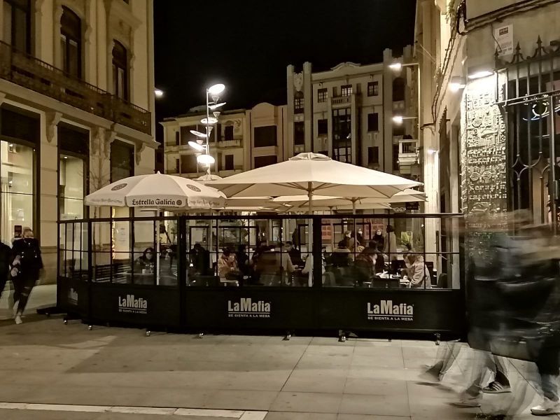 La Junta permitirá desde el viernes el ansiado cierre a las 22:00 horas de establecimientos, actividades y servicios no esenciales