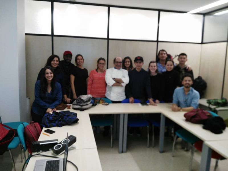 Cecilio Lera con los alumnos del Máster (Fotos: Salvador Porqueras)