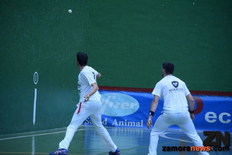 Fin de semana de pelota, frontenis y mano en el frontón San Atilano