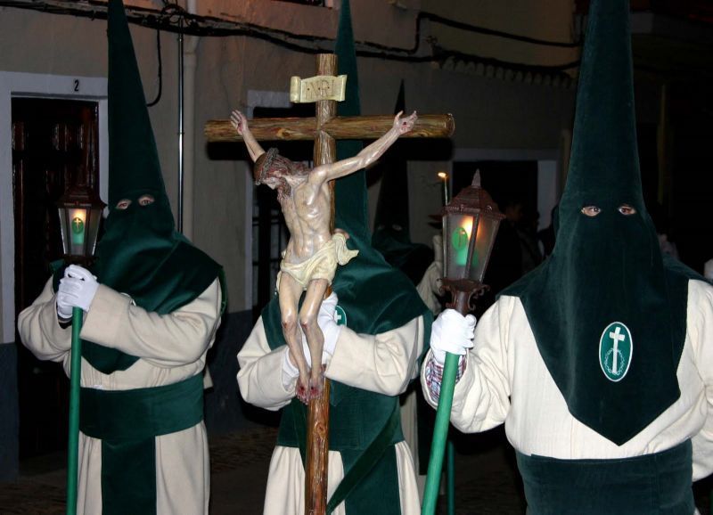 La Hermandad Penitencial de las Siete Palabras desfila en la noche del Martes Santo (Foto: Alberto García Soto)