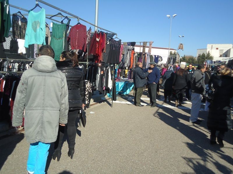 El mercadillo comenzará a abrir los domingos desde esta semana