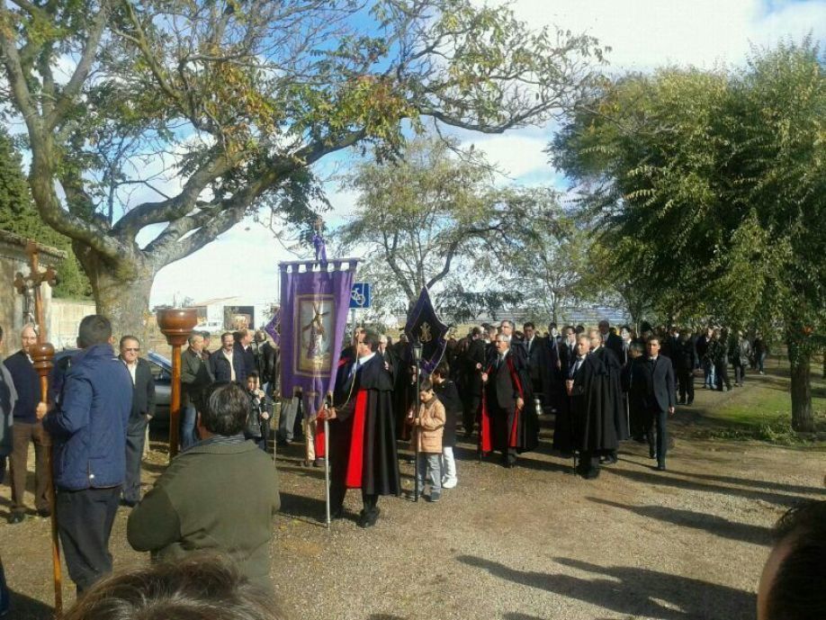 La procesión a su llegada al Camposanto