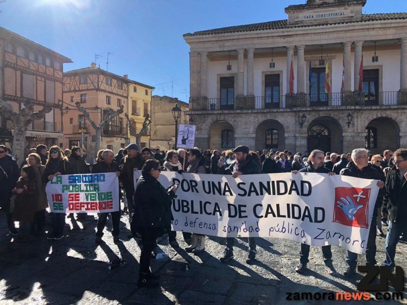 Manifestación en la Plaza Mayor de Toro del Movimiento en Defensa de la Sanidad Pública | Foto Zamora News