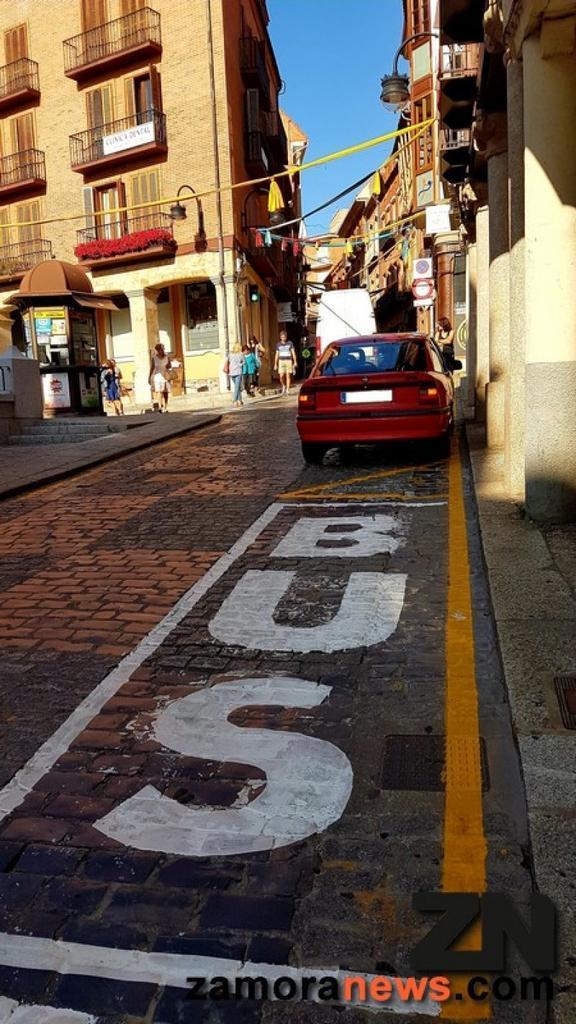 Benavente estrena un nuevo autobús urbano con especiales medidas y preparado para personas con problemas de movilidad reducida o discapacidad