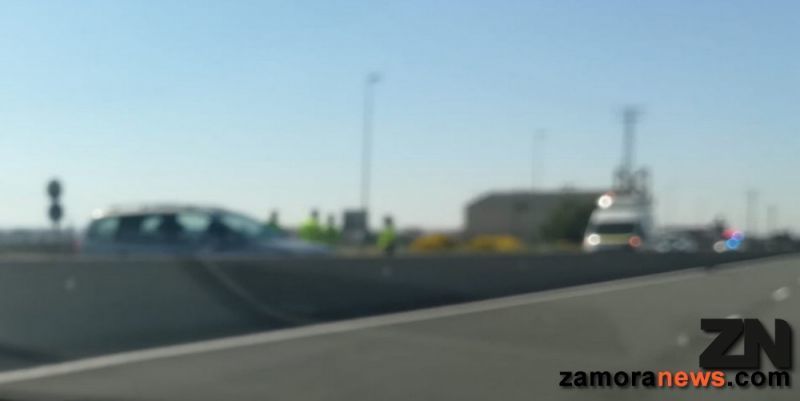Un accidente sin heridos condiciona el tráfico en la N-630 a la altura del corredor de Roales