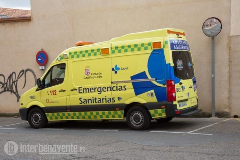 Ambulancias del 112 a la sombra en Benavente