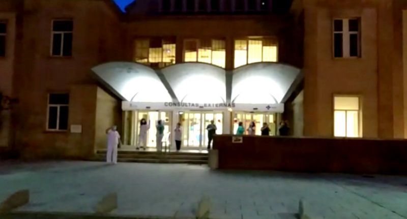 Los aplausos en el parking del Hospital Virgen de la Concha en vivo y en directo en Zamora News