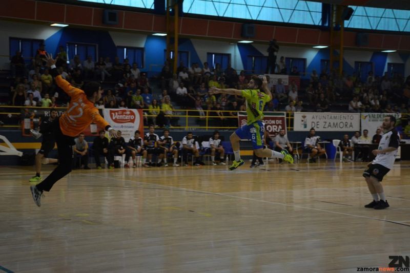 Victoria del Rutas del Vino 29-26 para arrancar la liga ante Amenábar Zarautz