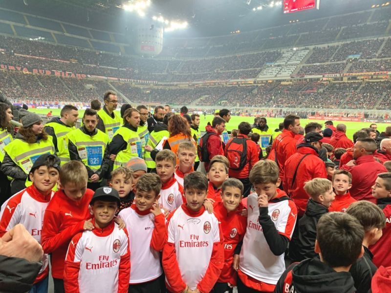 El estadio de San Siro ovacionó a los participantes del campus Milán en Zamora
