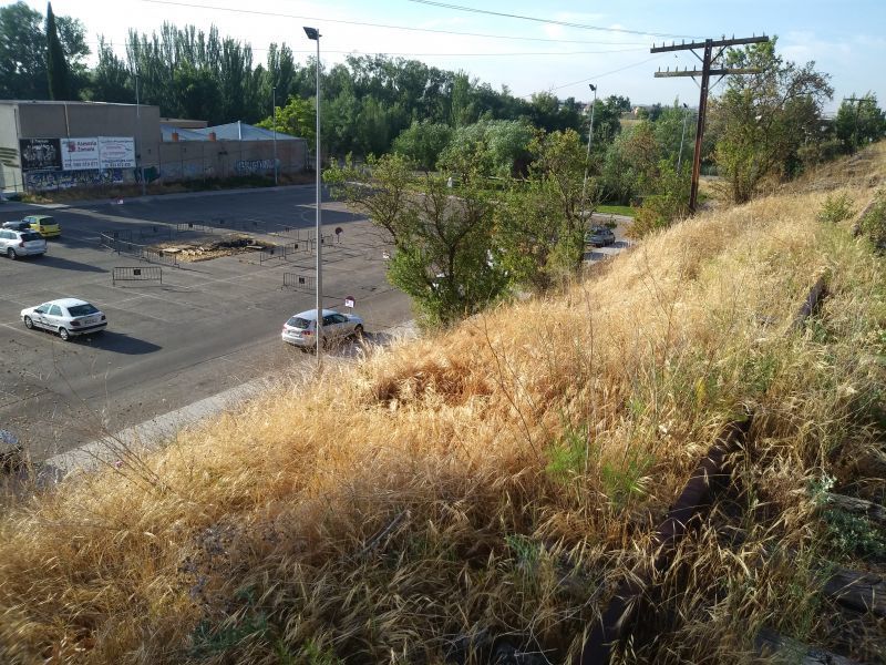 UPL advierte del peligro de incendio por la hoguera de San Juan en la ladera de la vía
