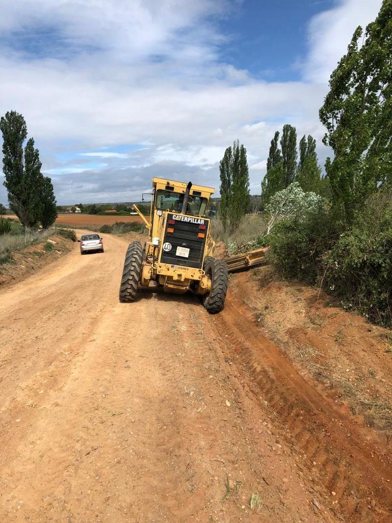 Los apicultores cuyas explotaciones se encuentran en la ZA-P2641 y conectan Sandín con la N-525 se quejan a la Diputación ante la falta de respeto a los caminos de uso