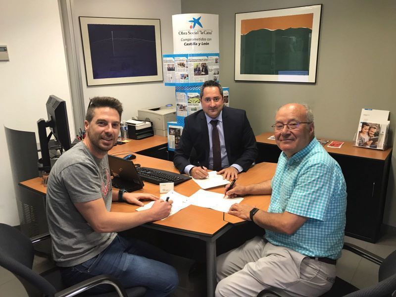 El torneo de futbito de San Pedro recauda 1.200 euros para la Asociación contra el cáncer