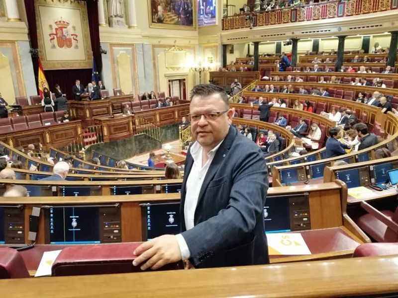 José Antonio Bartolomé diputado de Ciudadanos toma contacto con su escaño en el Congreso en el día en el que se constituyen las Cortes