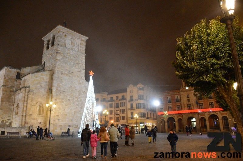 Tarde noche de paseo bajo cero y niebla engelante en Zamora