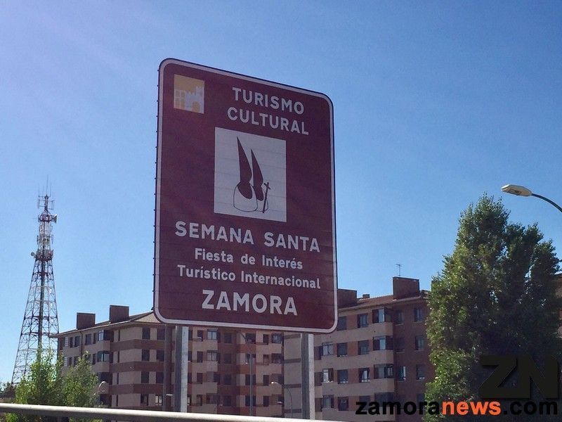 La nueva señalización de la Semana de Pasión por excelencia ya en las entradas de Zamora