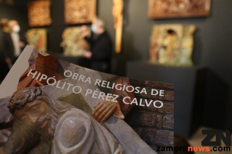 Monseñor Valera y Jose Ángel Rivera de las Heras presentan la nueva exposición de Hipólito Pérez Calvo en el museo Diocesano