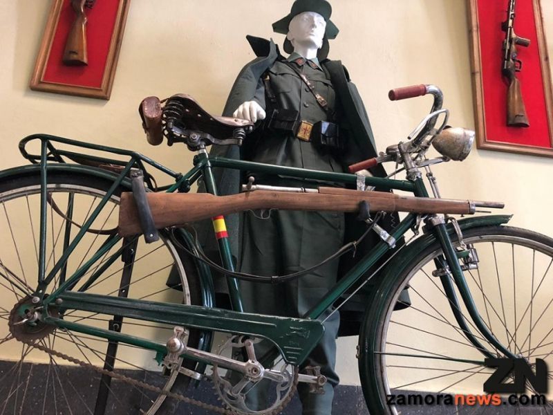 La exposición itinerante del 175 aniversario de la Guardia Civil recala en Zamora