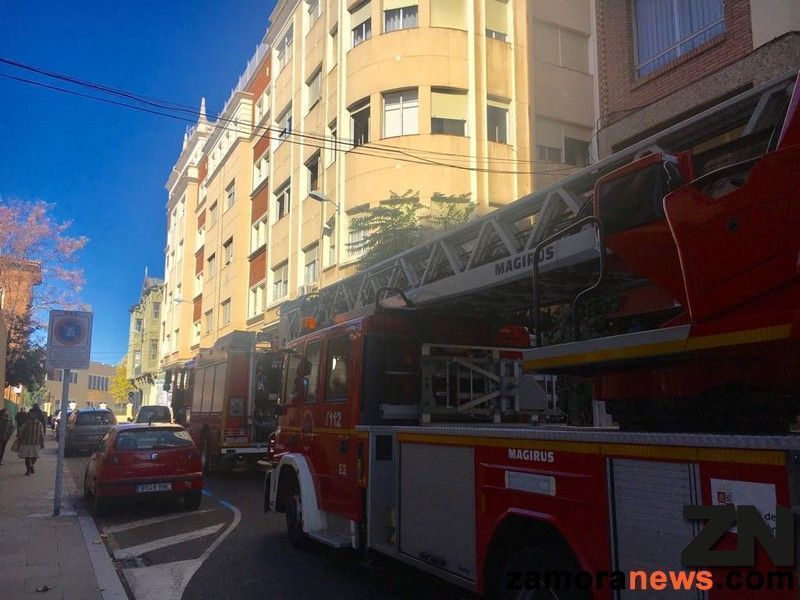 Una persona intoxicada por monóxido de carbono en un fuego en la plaza de Alemania
