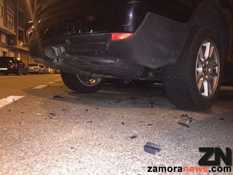 Un accidente entre una motocicleta y un vehículo en la calle Leopoldo Alas Clarín se salda con un herido de consideración que ha sido trasladado al hospital