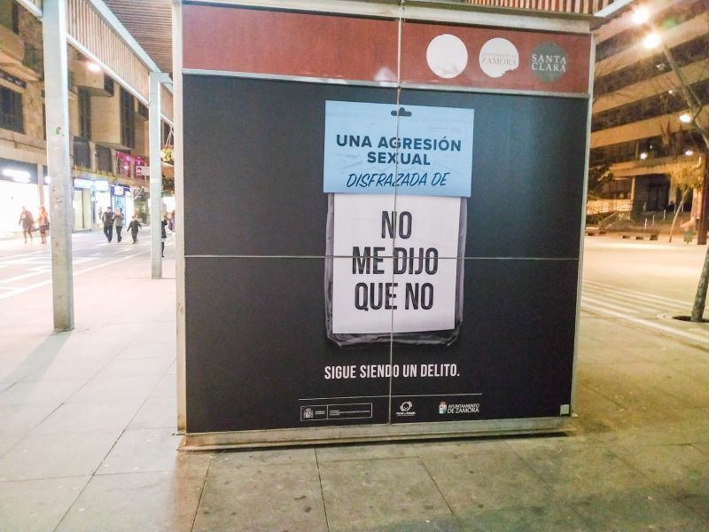 Los primeros carteles de la campaña "Disfraces de agresión sexual que son delito" ya lucen en Zamora