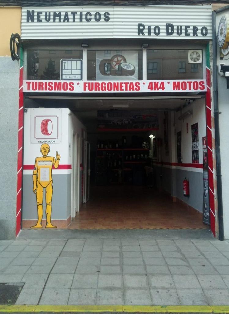 Emprender o emigrar, mejor pasar por Neumáticos Rio Duero, otro negocio que abre para quedarse y mantener los zapatos de su coche en orden