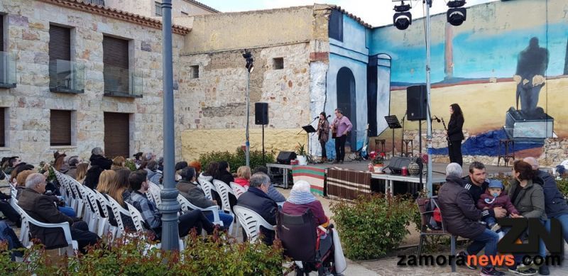 El Rincón de la Poesía un éxito abrumador en un entorno privilegiado de la Bien Cercada, el Mirador del Troncoso