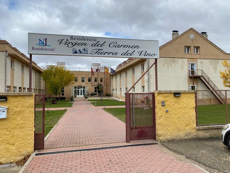 La residencia de Peleas de luto, primer usuario fallecido del brote declarado ayer
