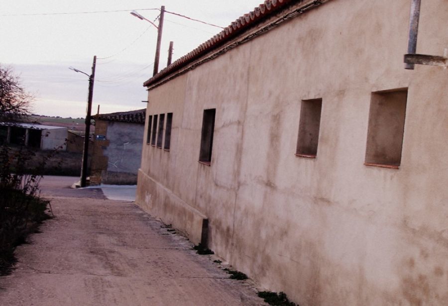 Antiguas escuelas de El Pego que se habilitarán como tanatorio. Foto: Leónides Riesco.