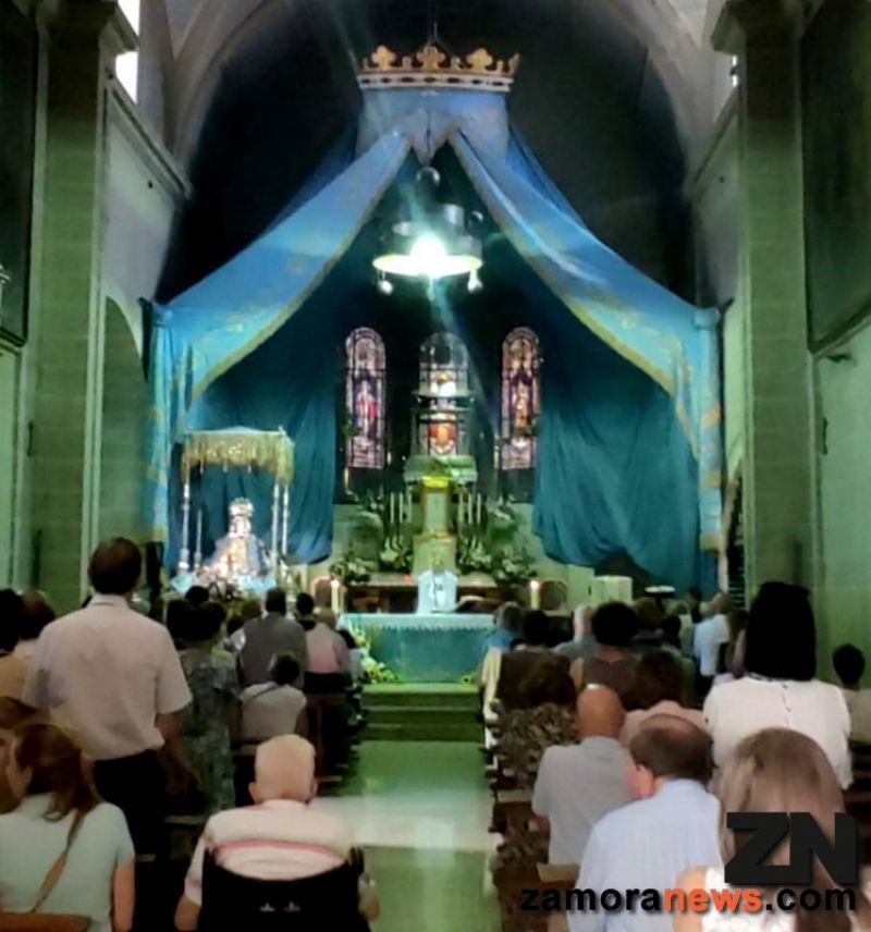 Mañana de fiesta, turismo, respeto, ofrenda de flores y misas en este jueves de la Asunción de la Virgen y del 400 aniversario de la imagen de la Virgen del Tránsito