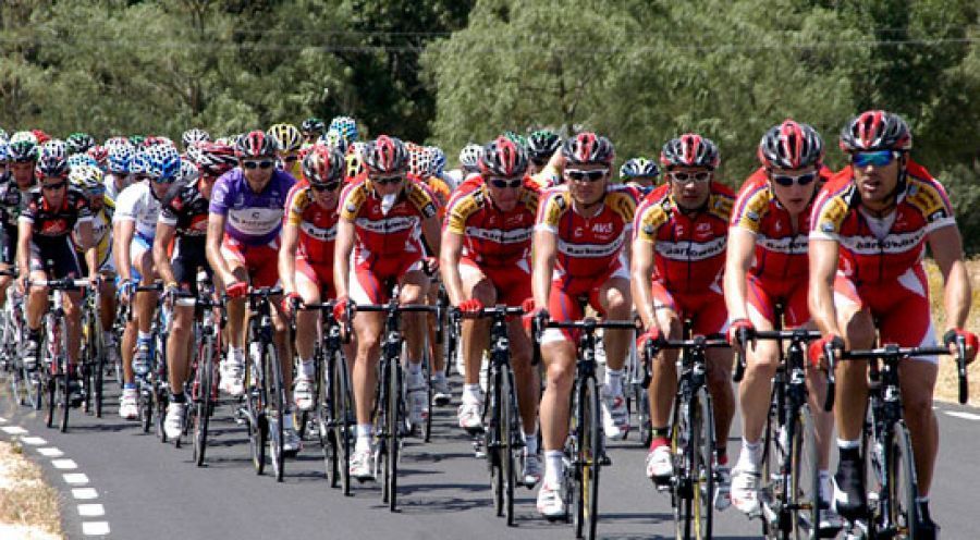 Para Azamtur, la Vuelta Ciclista a España supone una gran promoción turística de la provincia. (Foto:20minutos.es)
