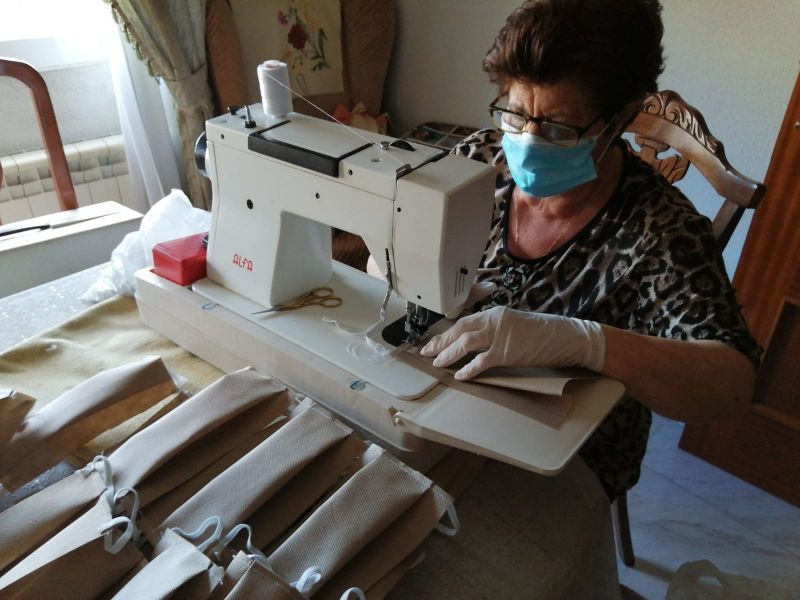 Las mujeres del mundo rural se unen para donar más de 4.000 mascarillas