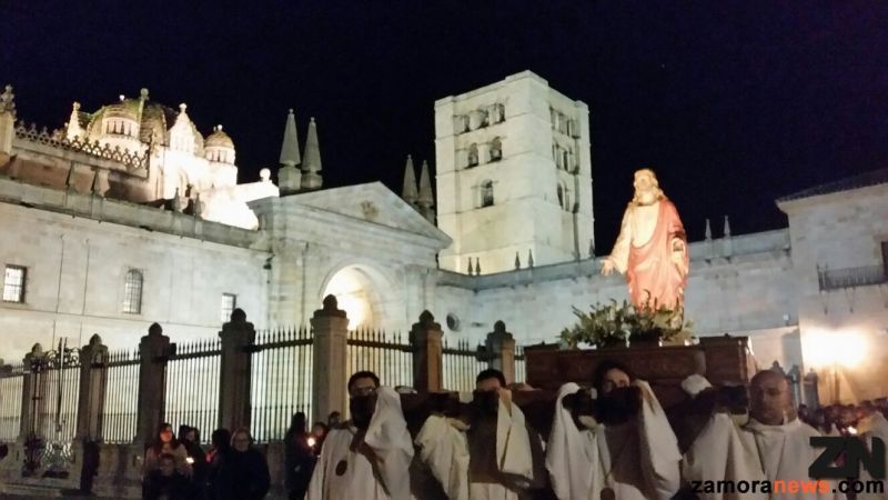 Luz y Vida celebra hoy la Vigilia Pascual en la Catedral