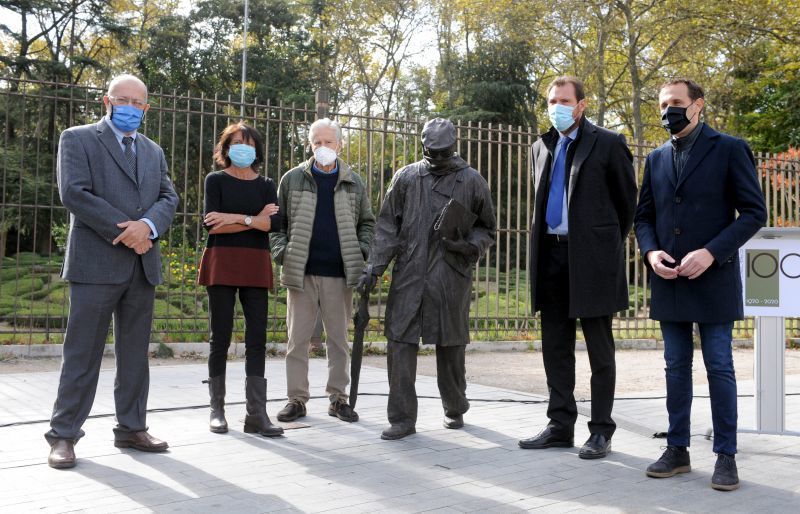 Un Delibes "de a pie" luce en Valladolid por su centenario
