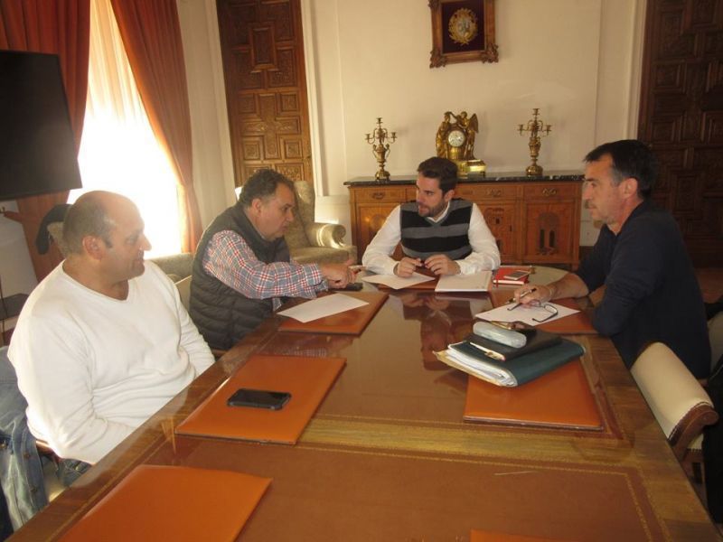 Fagúndez se compromete a ampliar la plantilla del Servicio Municipal de Autobuses ante los trabajadores
