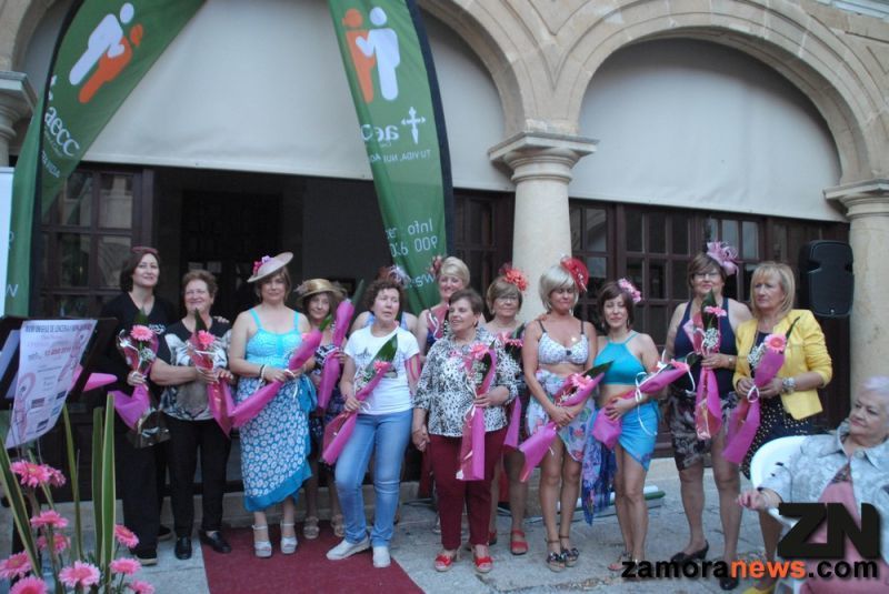Pasarela de vida y desfile de sonrisas y alegría en el claustro de la Diputación, otra forma de vencer el cáncer es posible